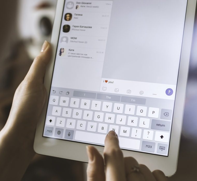 „Buna ke faki frumoas-o” și alte replici de agățat de pe net